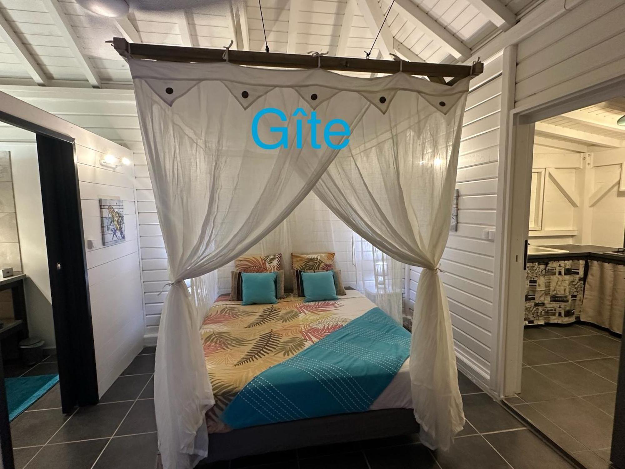 Au Bel'Vue Chez Sandrine "Gite & Chambre D'Hotes" เลอ มูเล่ ภายนอก รูปภาพ